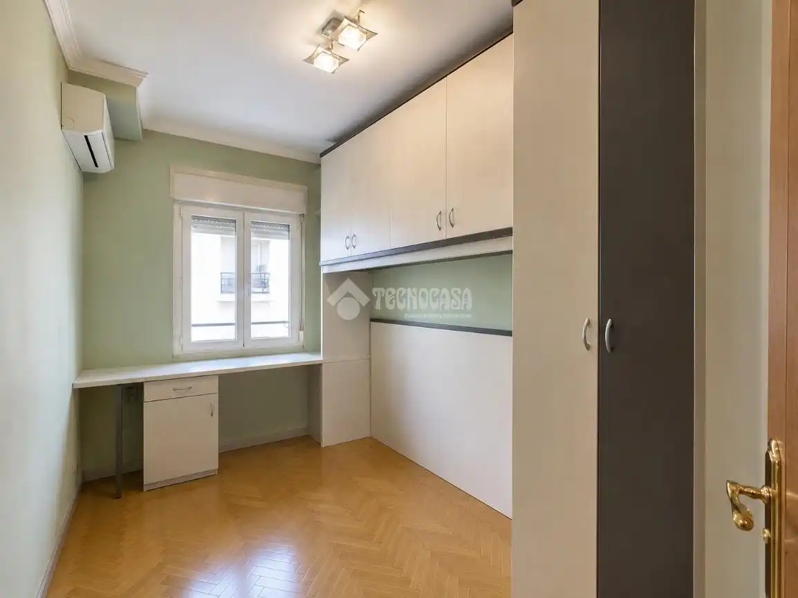 Habitación de Piso en venta en Madrid con Aire acondicionado y Calefacción
