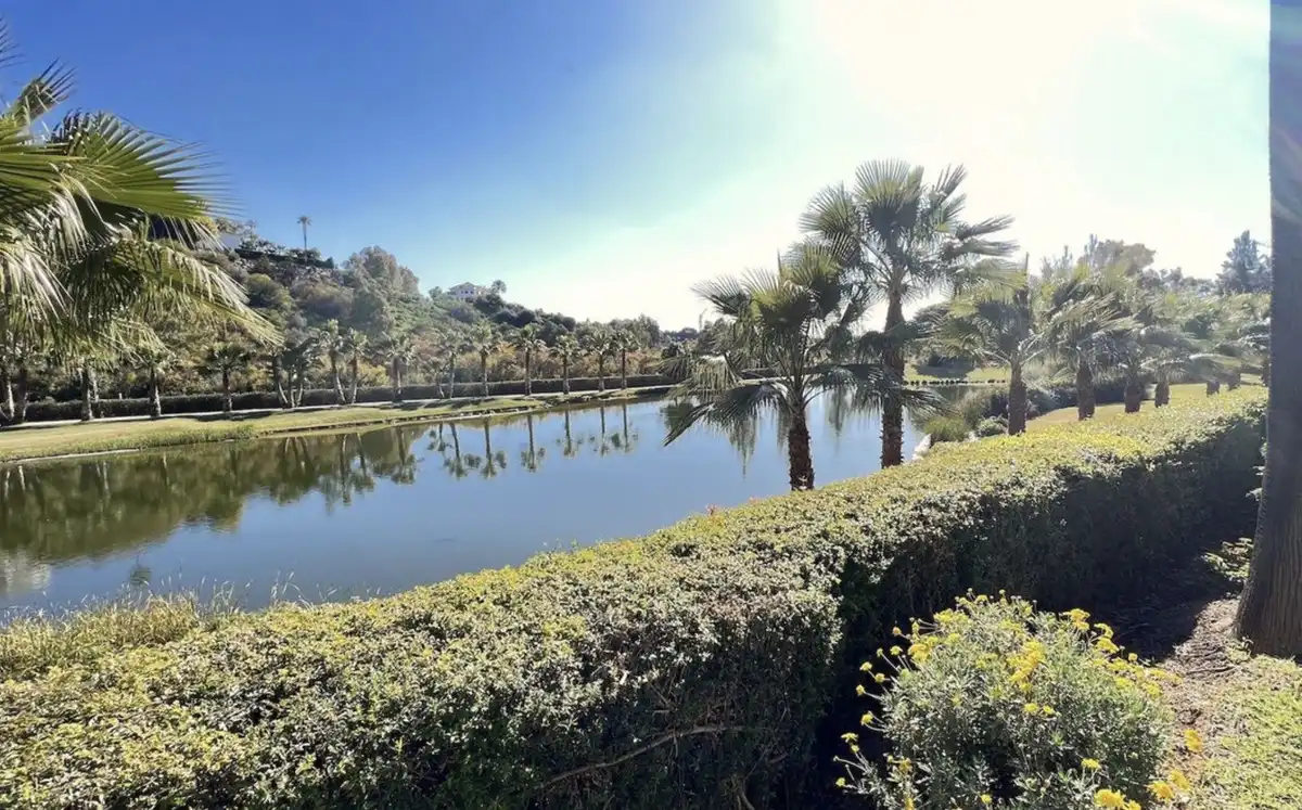 Apartamento con piscina en venta en La Quinta, imagen 7