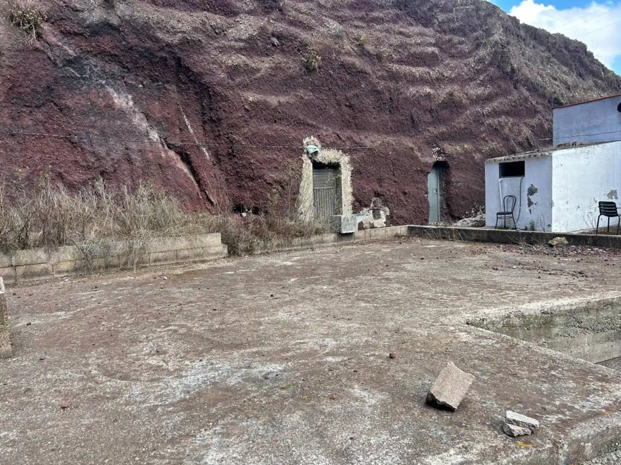 Vista exterior de Casa o xalet en venda en El Tanque amb Jardí privat, Terrassa i Moblat