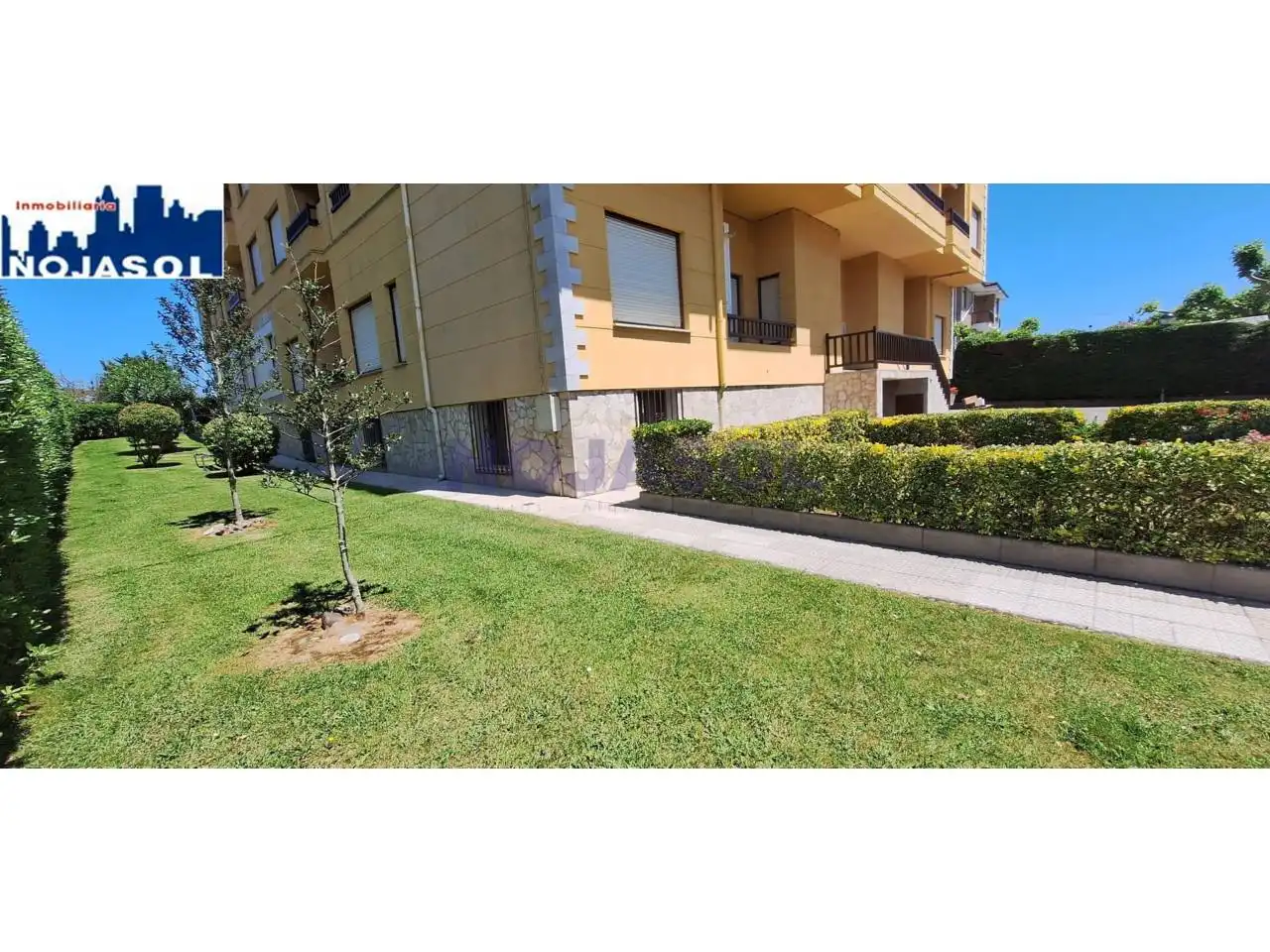 Vista exterior de Apartamento en venta en Noja con Terraza, Amueblado y Balcón