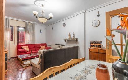 Sala d'estar de Pis en venda en  Madrid Capital amb Calefacció i Terrassa