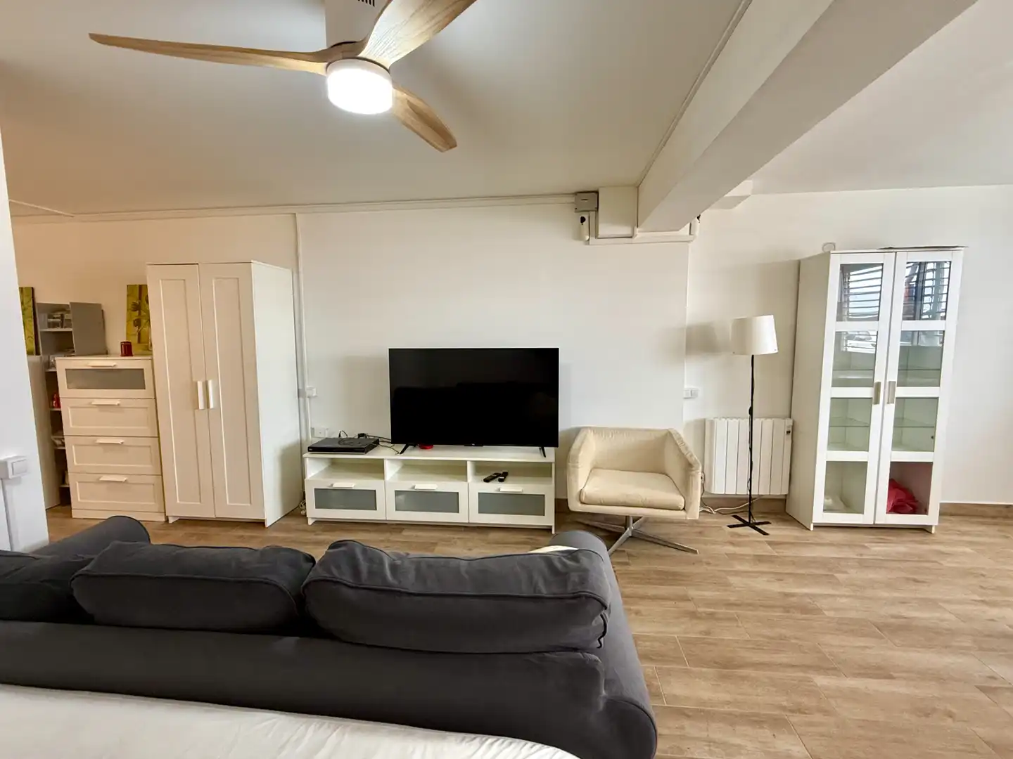Sala d'estar de Local en venda en Barcelona amb Aire condicionat, Calefacció i Moblat