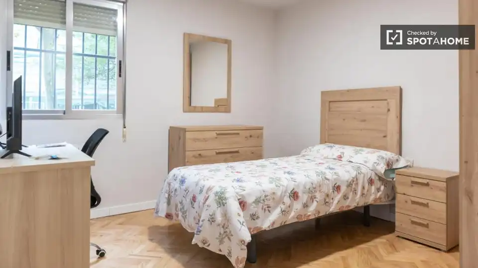 Bedroom of Flat for rent in Madrid  with Air Conditioner, Heating and Furnished
