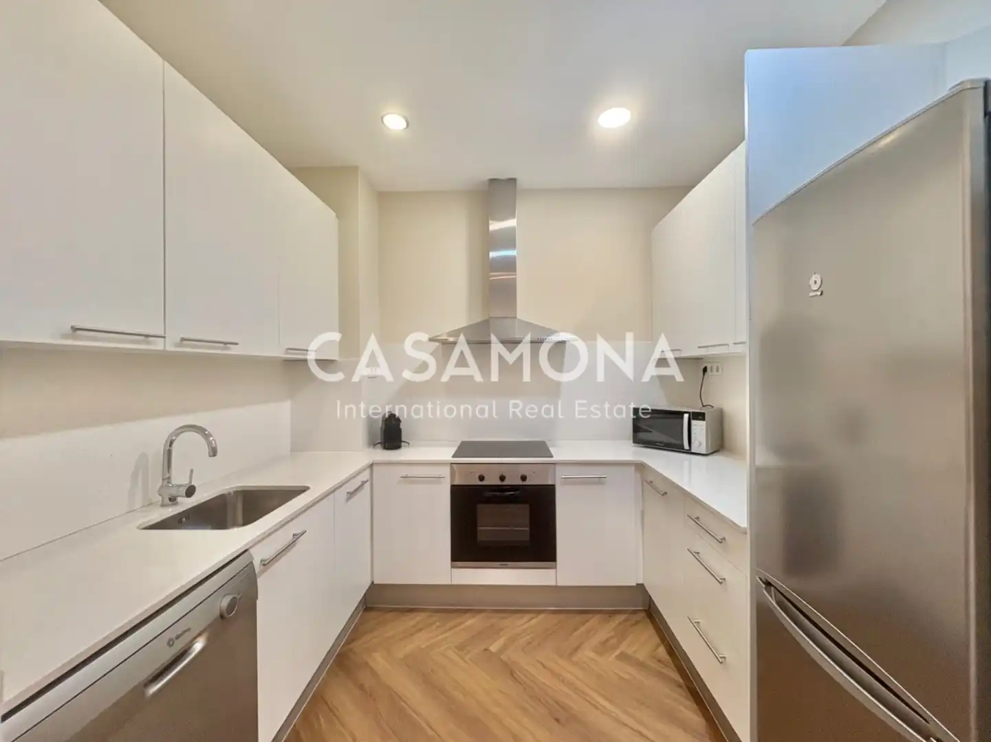 Cuina de Apartament en venda en Barcelona amb Aire condicionat, Calefacció i Terrassa