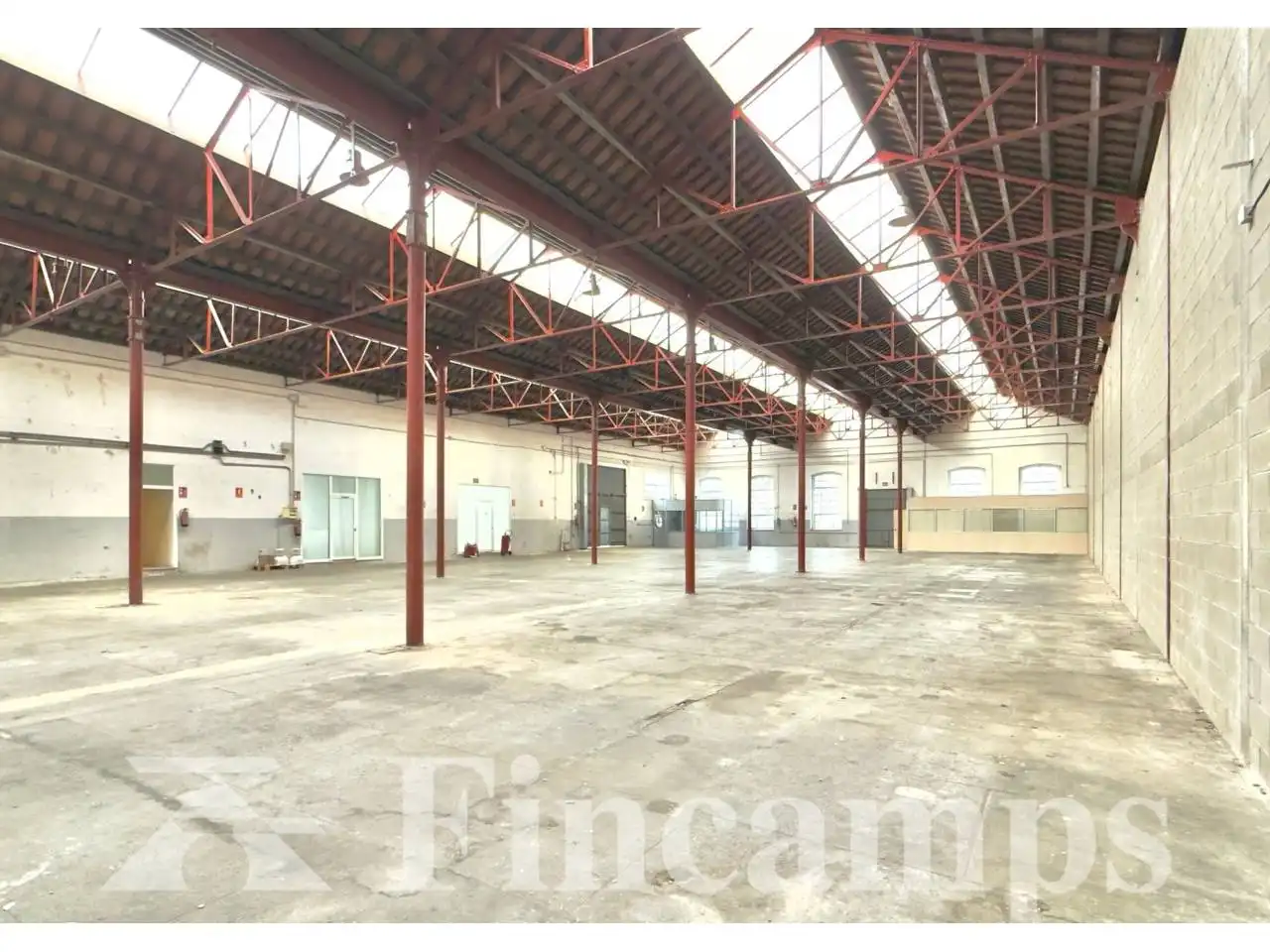 Fabrikhallen zur Miete in Sabadell mit Heizung und Alarm