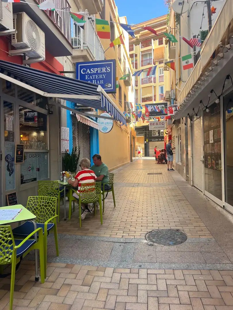 Vista exterior de Local de lloguer en Benidorm amb Aire condicionat