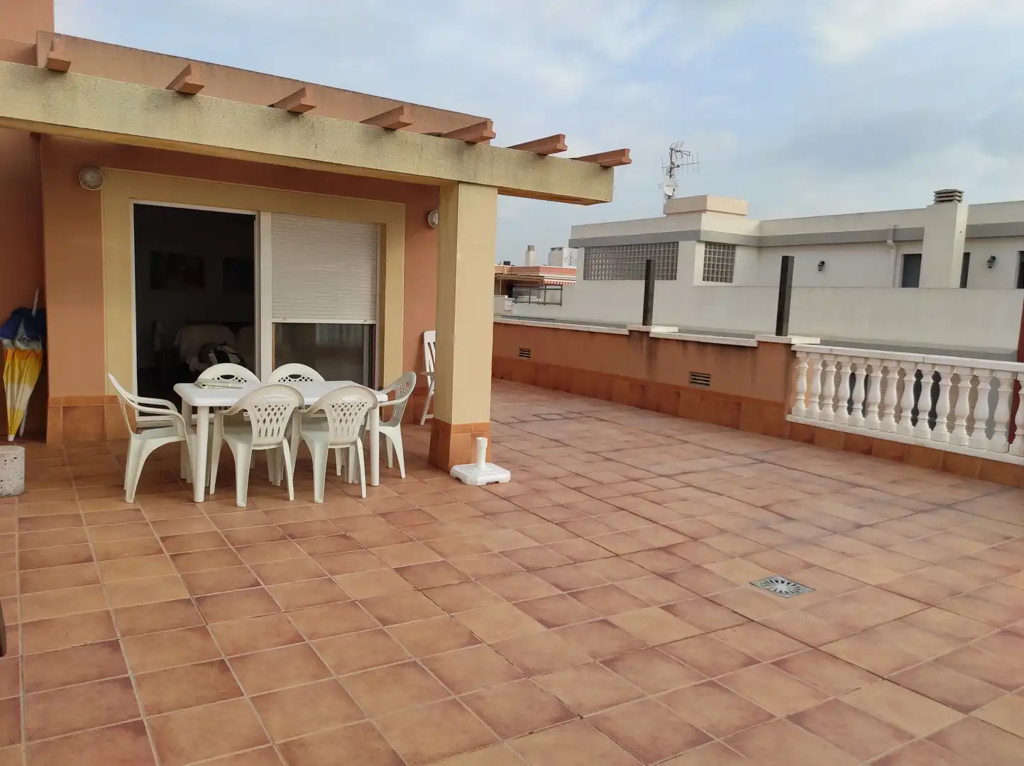 Terrasse von Dachboden zur Miete in Moncofa mit Klimaanlage, Terrasse und Abstellraum
