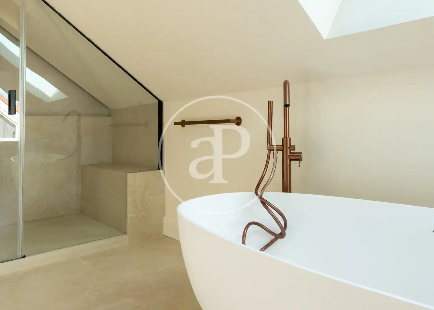 Baño de Casa o chalet de alquiler en Madrid con Aire acondicionado, Calefacción y Jardín privado