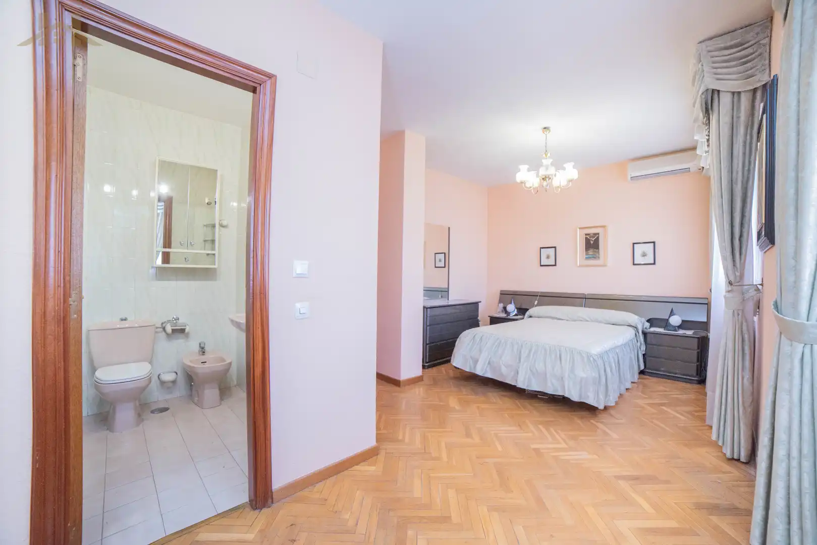 Habitación de Casa adosada en venta en Villaviciosa de Odón con Aire acondicionado, Calefacción y Jardín privado