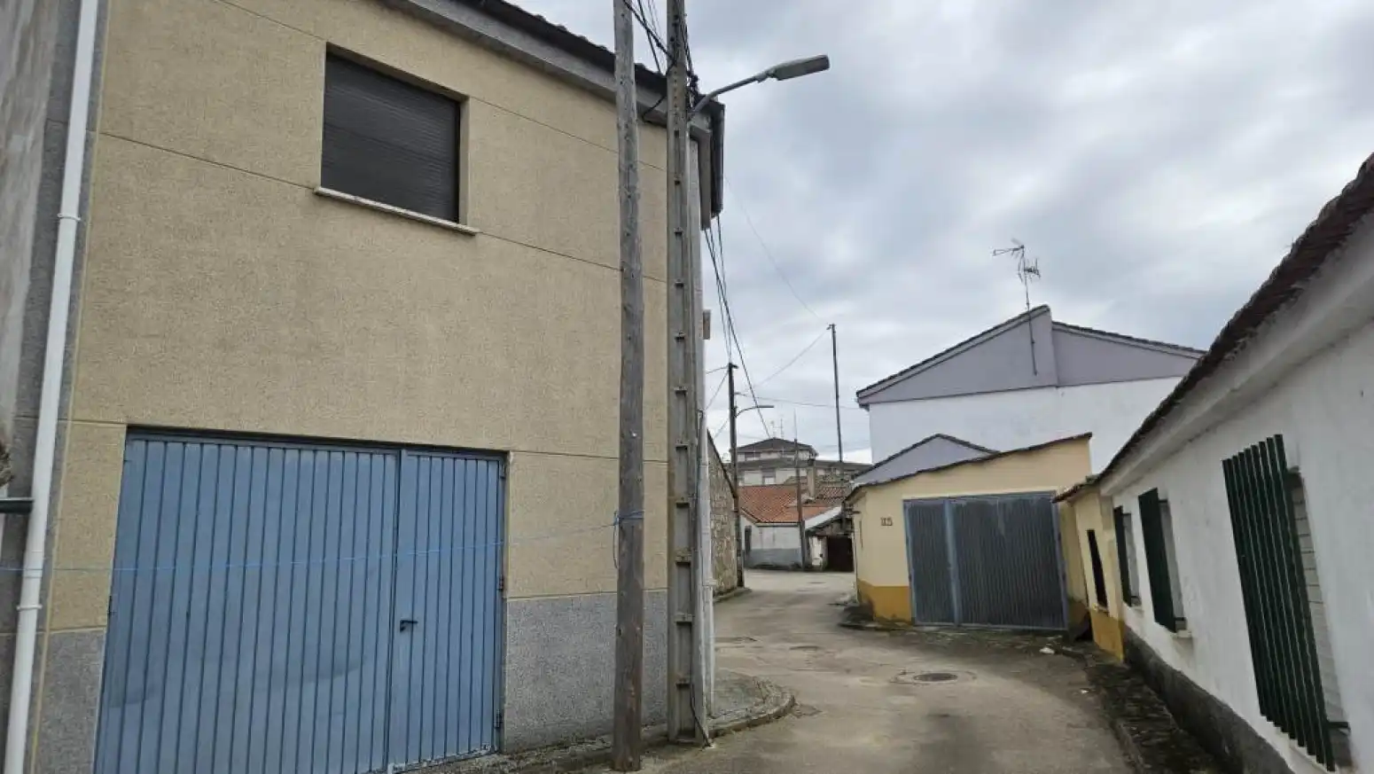 Exterior view of Houses for sale in Vega de Tirados  with Balcony