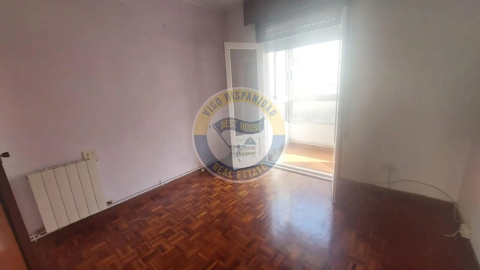 Dormitori de Pis en venda en Vigo  amb Calefacció, Parquet i Traster