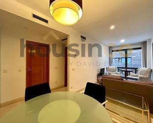 Sala d'estar de Apartament de lloguer en  Madrid Capital amb Aire condicionat i Balcó