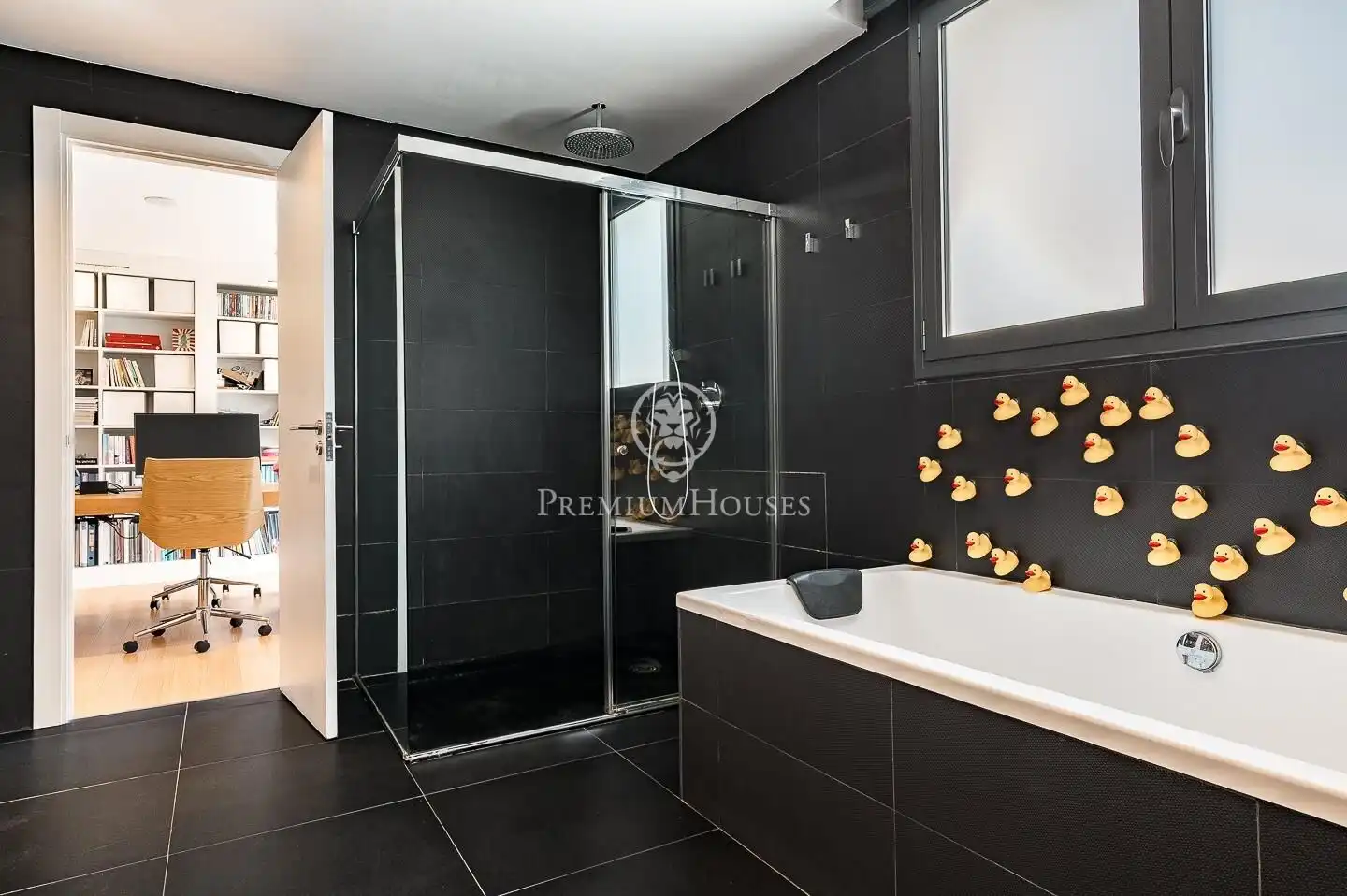 Bathroom of Houses for sale in Sant Cugat del Vallès  with Air Conditioner, Heating and Private garden