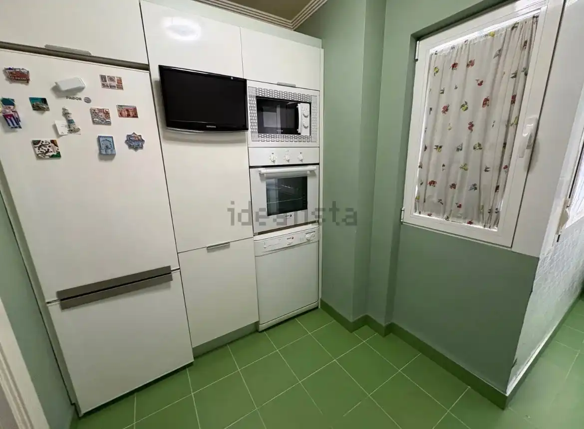 Cocina de Piso en venta en Valladolid con Calefacción, Amueblado y Horno
