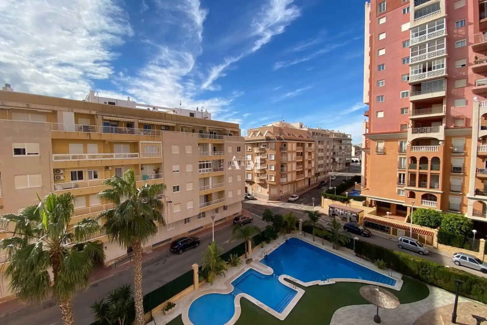 Vista exterior de Pis de lloguer en Torrevieja amb Aire condicionat, Terrassa i Piscina