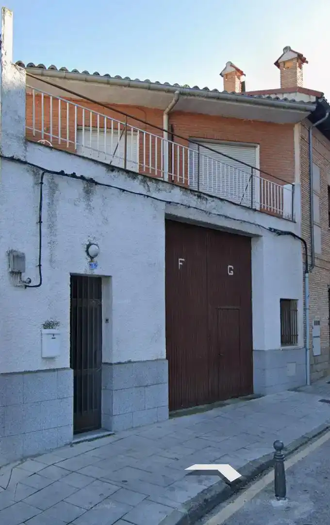 Aparcament de Casa adosada en venda en Navalcarnero amb Aire condicionat i Balcó