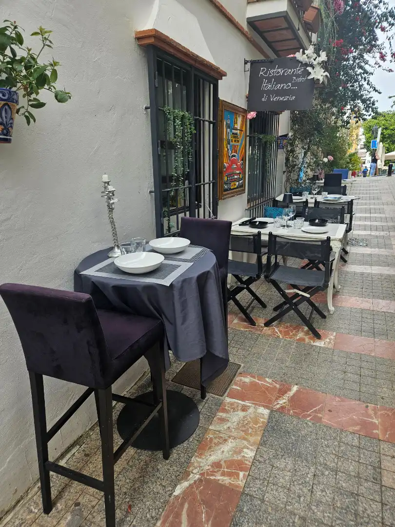 Geschaftsraum zur ubertragung in Marbella mit Klimaanlage, Terrasse und Möbliert