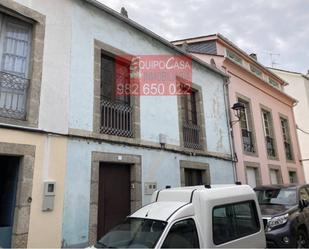 Vista exterior de Casa adosada en venda en O Valadouro   amb Jardí privat