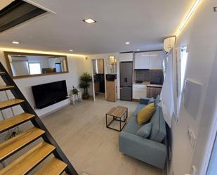 Sala d'estar de Casa o xalet de lloguer en  Madrid Capital amb Aire condicionat, Moblat i Rentadora