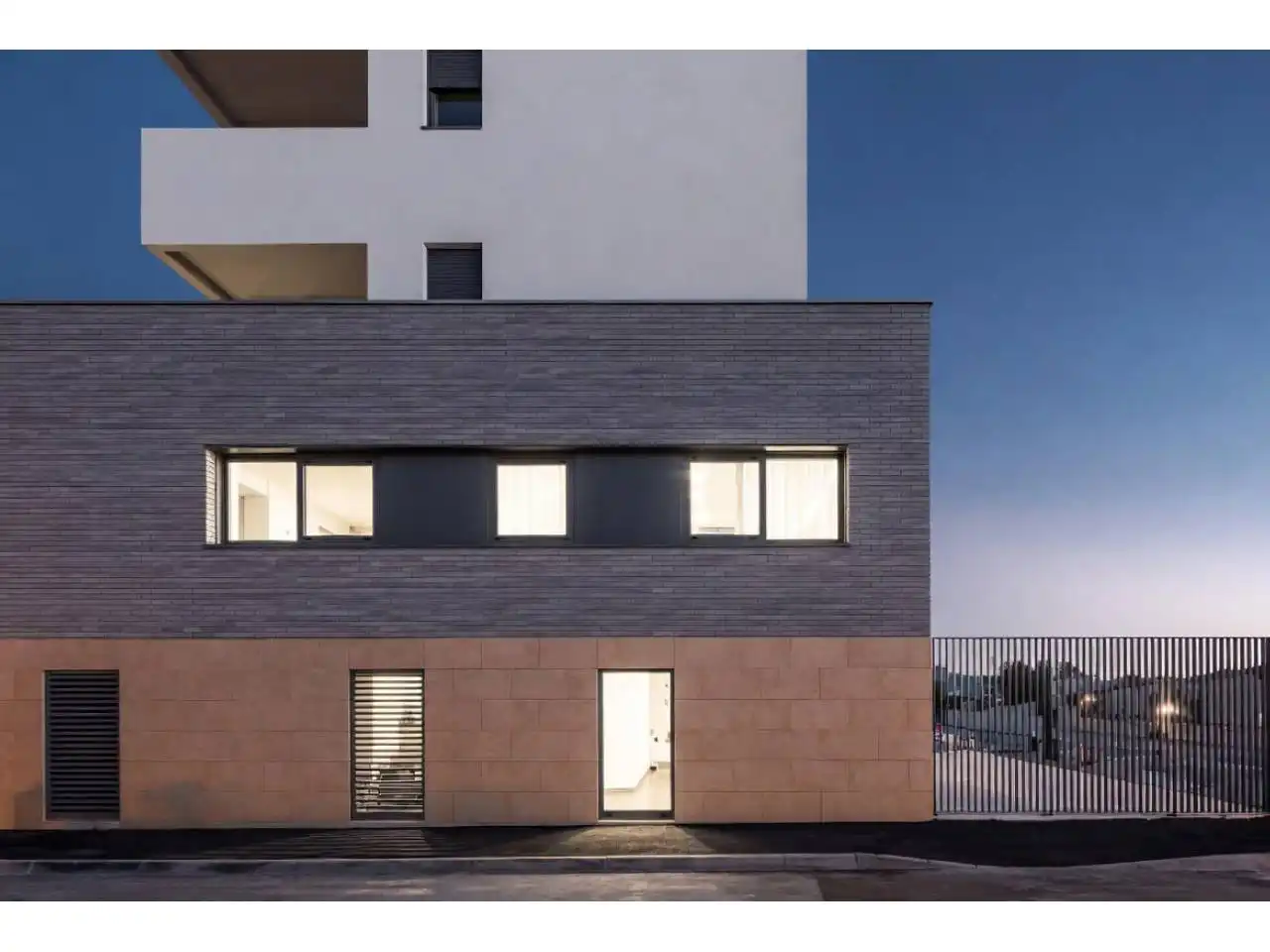 Außenansicht von Wohnung zum Verkauf in Sabadell mit Klimaanlage, Heizung und Parkett