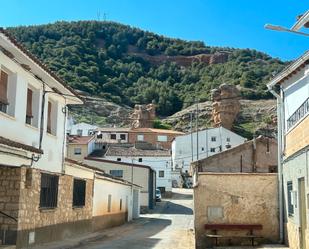 Vista exterior de Casa o xalet en venda en Tosos amb Calefacció, Jardí privat i Moblat