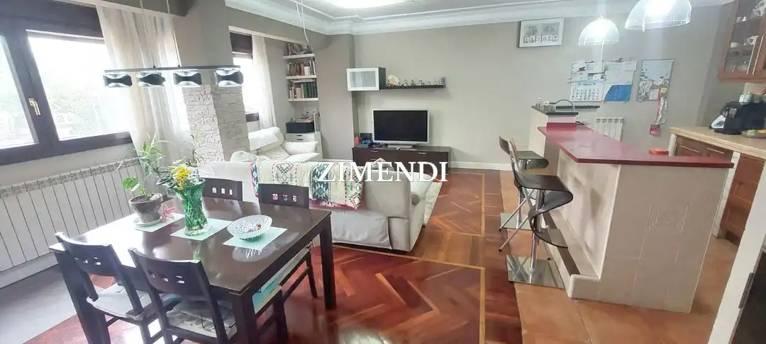 Living room of Flat for sale in Durango  with Air Conditioner, Heating and Storage room