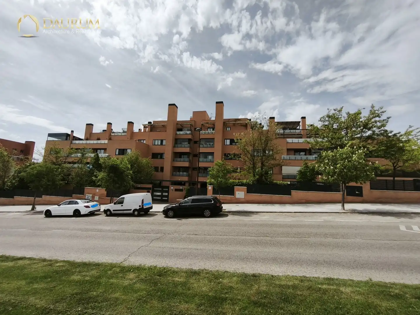 Außenansicht von Wohnung zum Verkauf in Paracuellos de Jarama mit Klimaanlage, Heizung und Terrasse