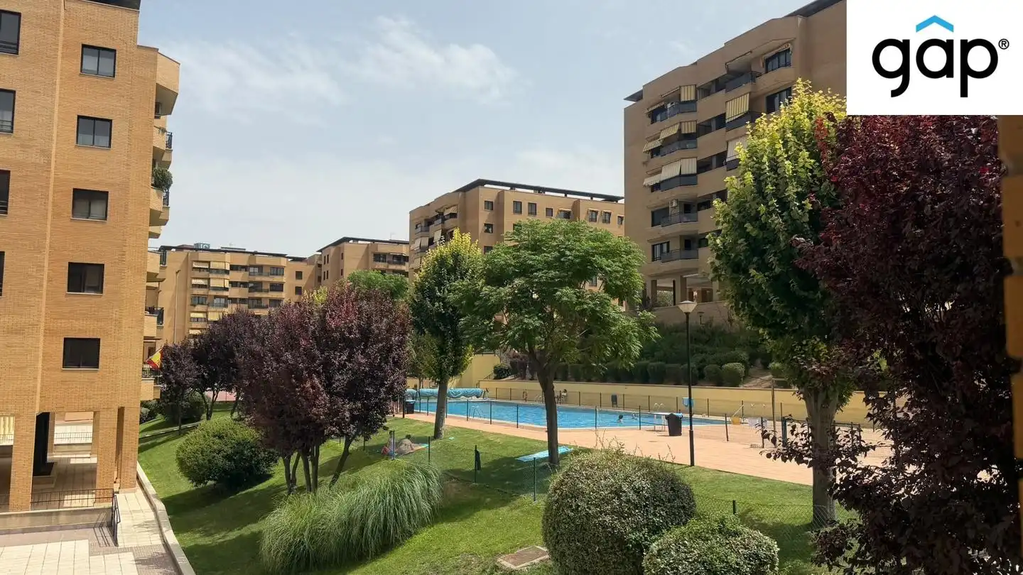 Vista exterior de Pis de lloguer en Cuenca amb Calefacció, Traster i Moblat