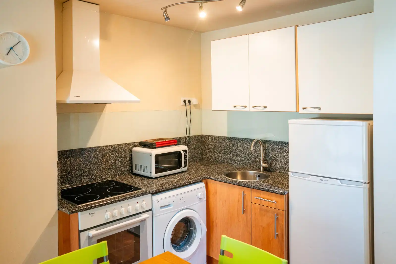 Cocina de Apartamento en venta en Val de San Vicente  con Calefacción, Parquet y Amueblado