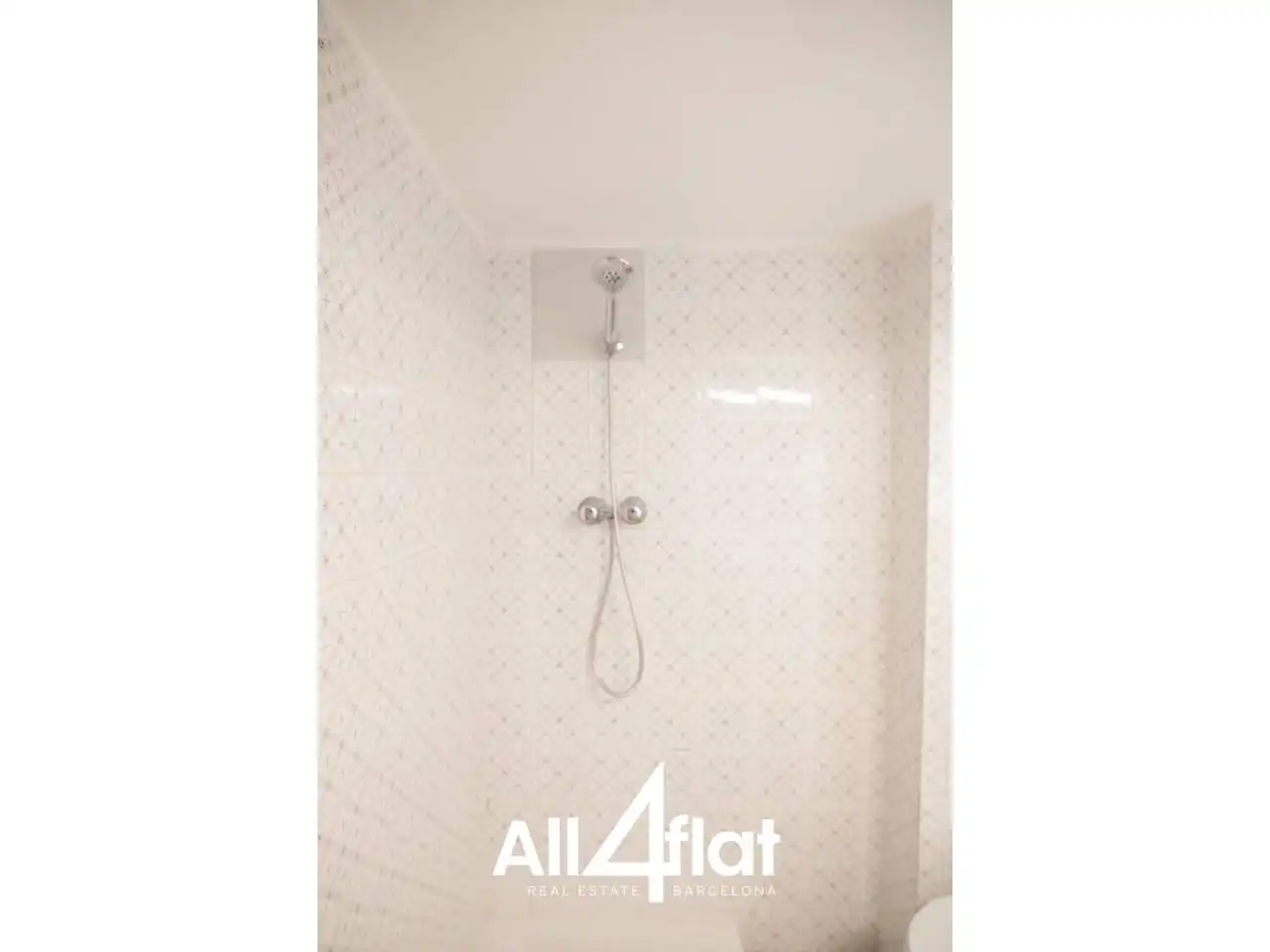 Bathroom of Flat for sale in Barcelona  with Air Conditioner