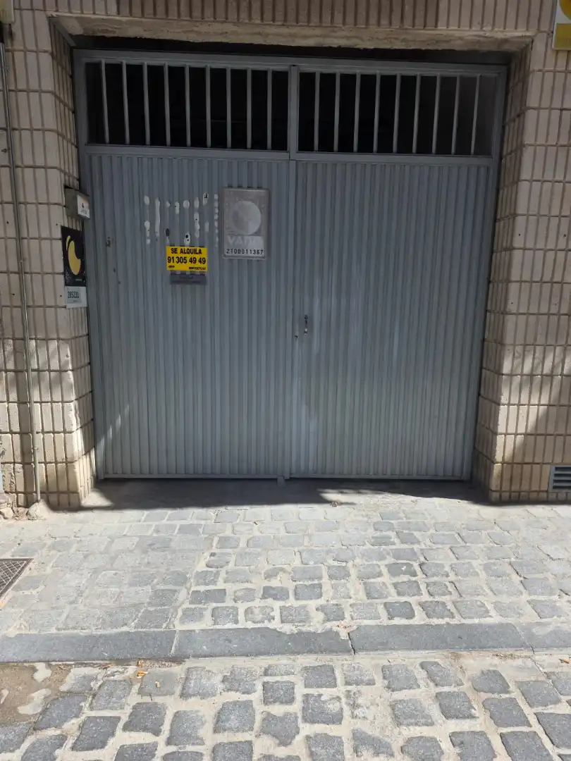 Parking de Piso de alquiler en Madrid con Calefacción, Amueblado y Se aceptan mascotas