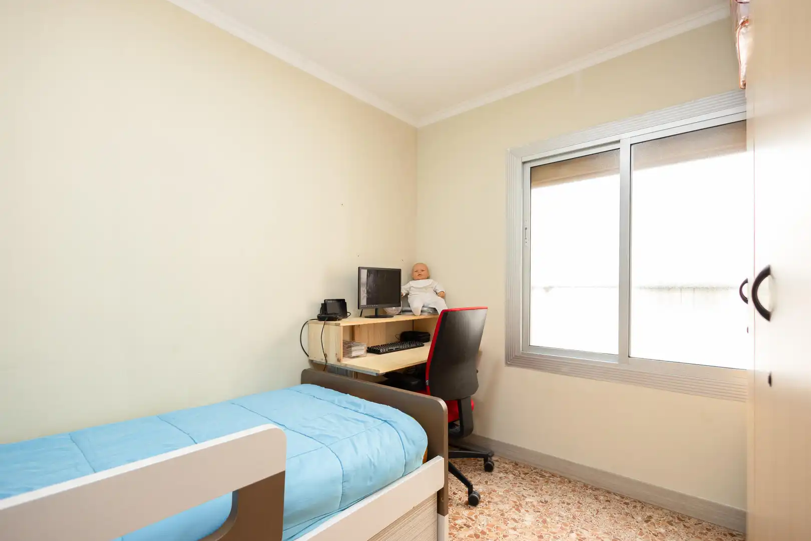 Schlafzimmer von Wohnung zum Verkauf in Sant Boi de Llobregat mit Klimaanlage, Ofen und Balkon