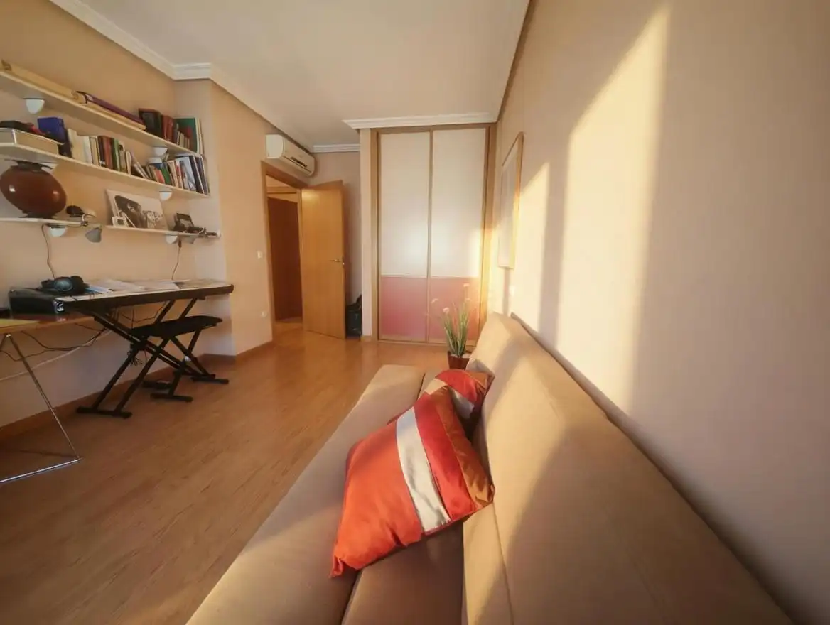Sala de estar de Piso en venta en Plasencia con Aire acondicionado, Terraza y Amueblado