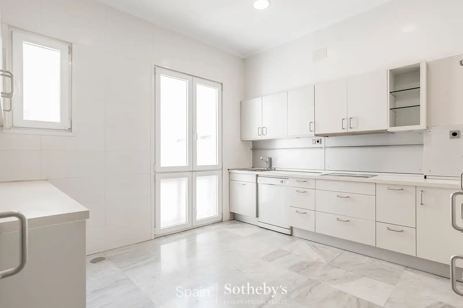 Cuina de Apartament de lloguer en Madrid amb Aire condicionat i Calefacció