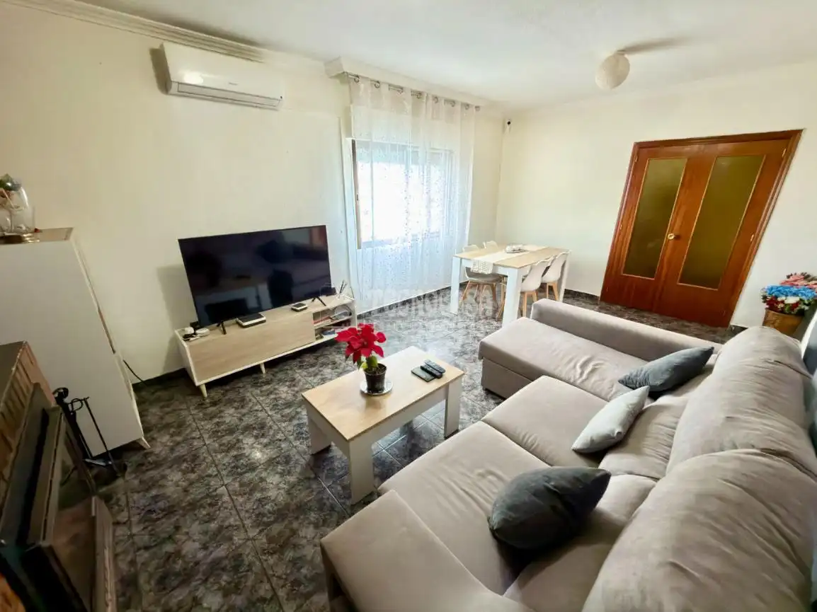 Sala d'estar de Casa adosada en venda en Valdeaveruelo amb Aire condicionat i Calefacció