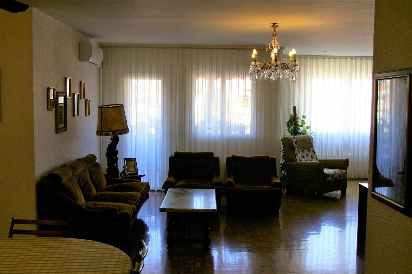 Living room of Flat for sale in  Zaragoza Capital  with Air Conditioner, Heating and Parquet flooring