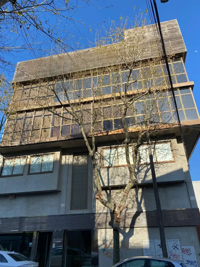 Vista exterior de Nave industrial en venta en Cornellà de Llobregat con Calefacción