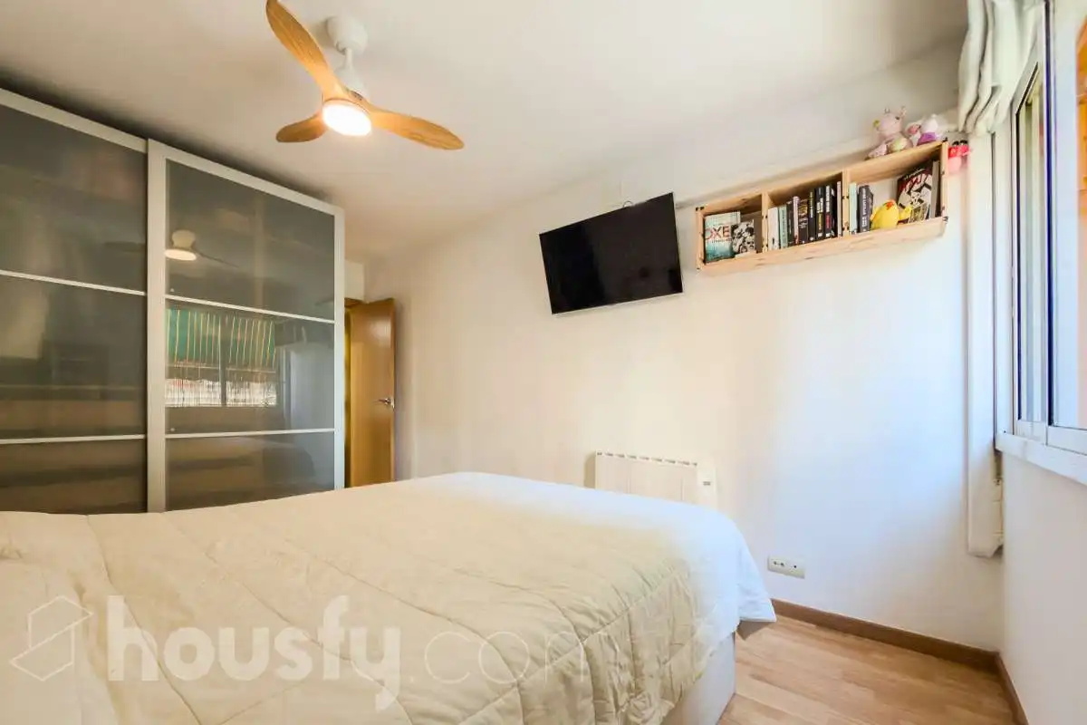 Bedroom of Flat for sale in Barcelona  with Air Conditioner, Parquet flooring and Terrace