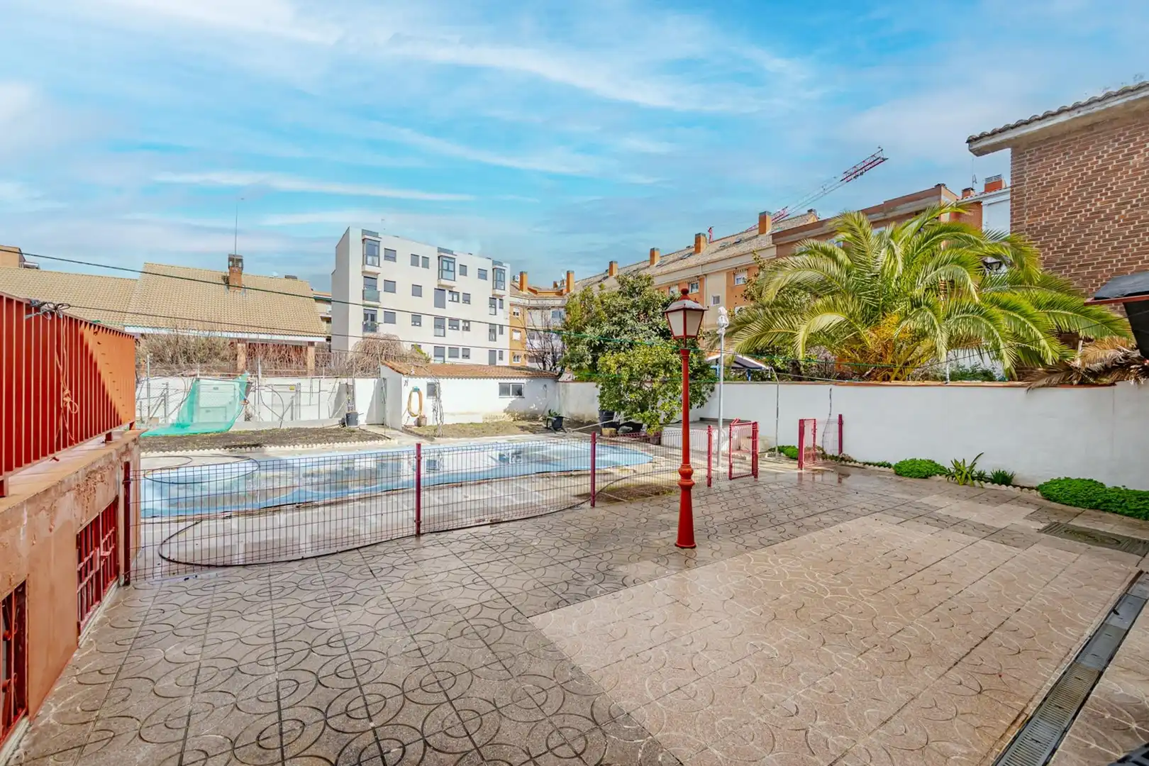 Vista exterior de Casa o xalet en venda en Madrid amb Calefacció, Jardí privat i Terrassa
