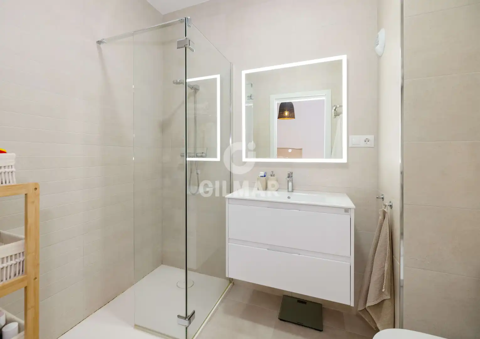 Baño de Piso en venta en Torremolinos con Calefacción, Jardín privado y Trastero