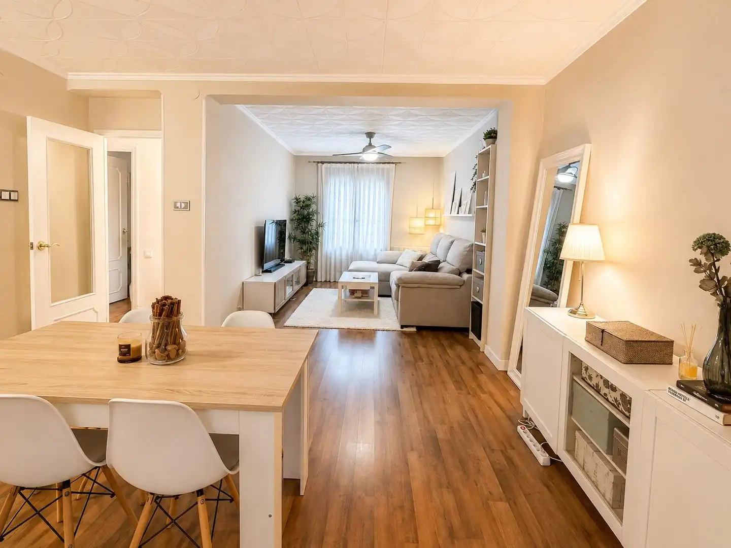 Living room of Flat for rent in Valencia  with Heating, Parquet flooring and Furnished