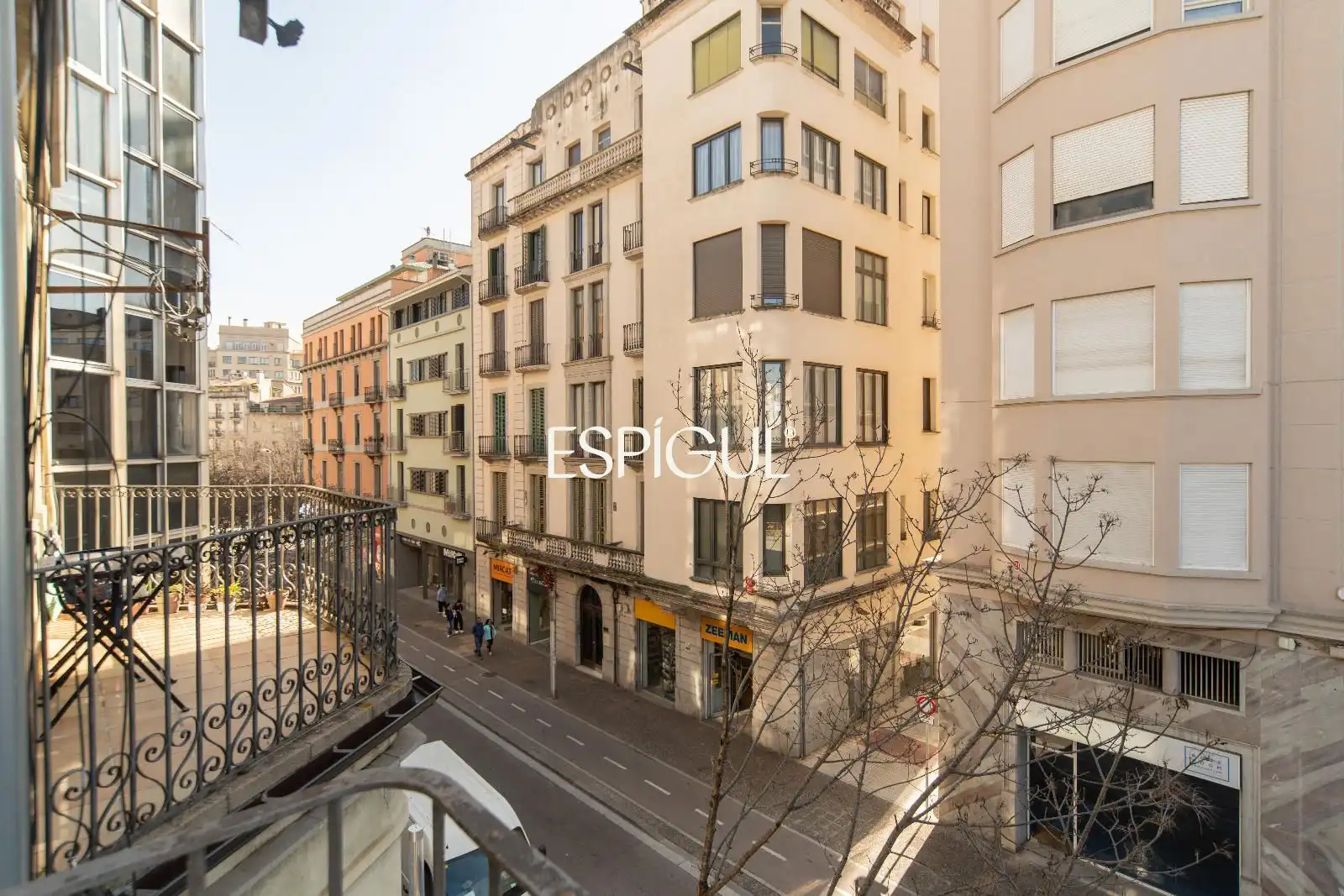 Außenansicht von Wohnung zum Verkauf in Girona mit Klimaanlage, Heizung und Terrasse