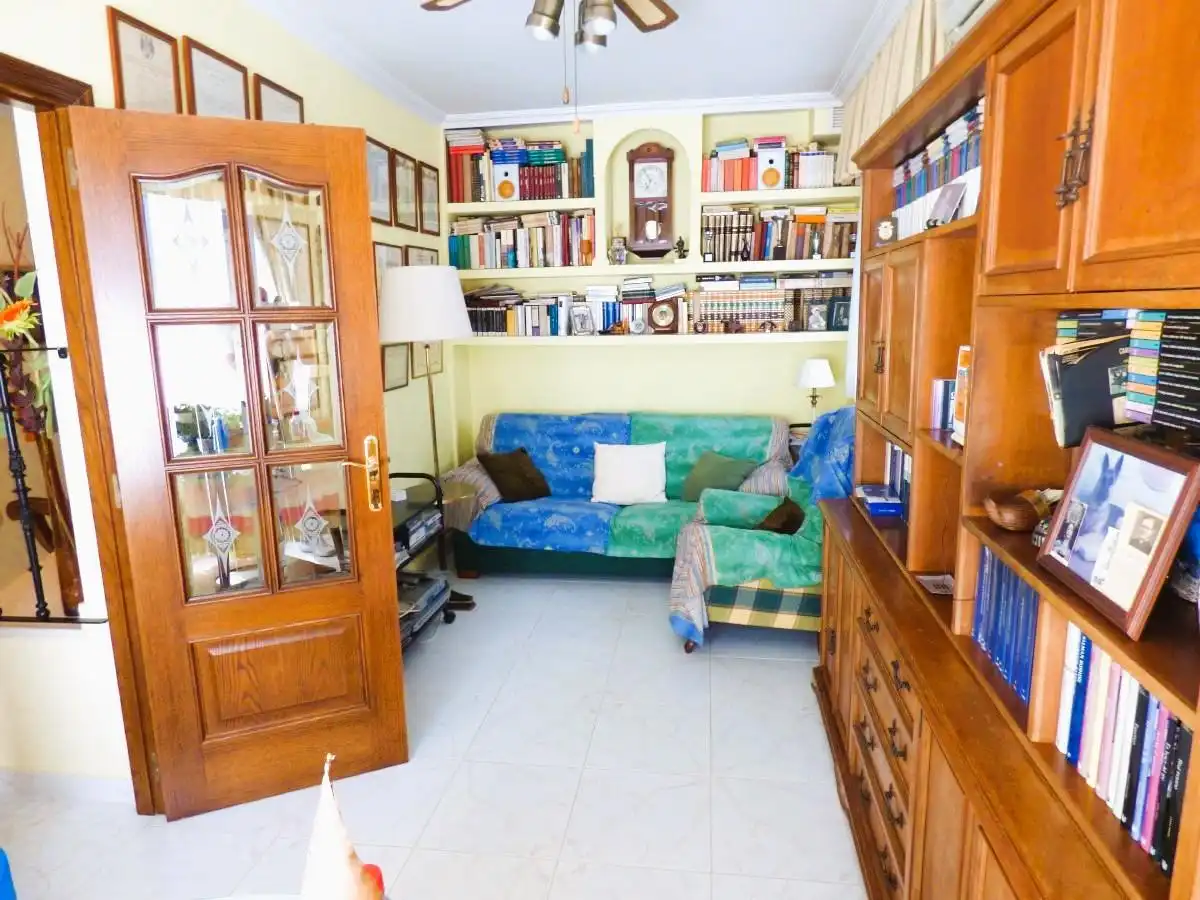 Sala de estar de Casa adosada en venta en Benidorm con Aire acondicionado y Internet