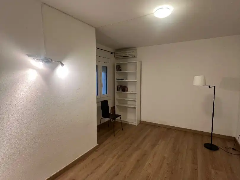 Office space with lift to rent in Carrer de Xavier Gambús 1, imagen 4