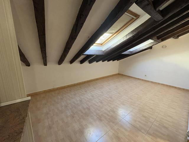 Estudio en Alquiler en De San Hermenegildo en Universidad - Malasaña