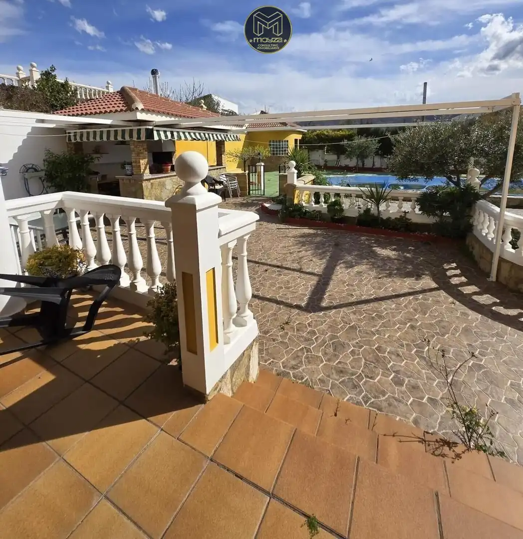 Terrassa de Casa o xalet en venda en Jaén amb Aire condicionat, Traster i Piscina