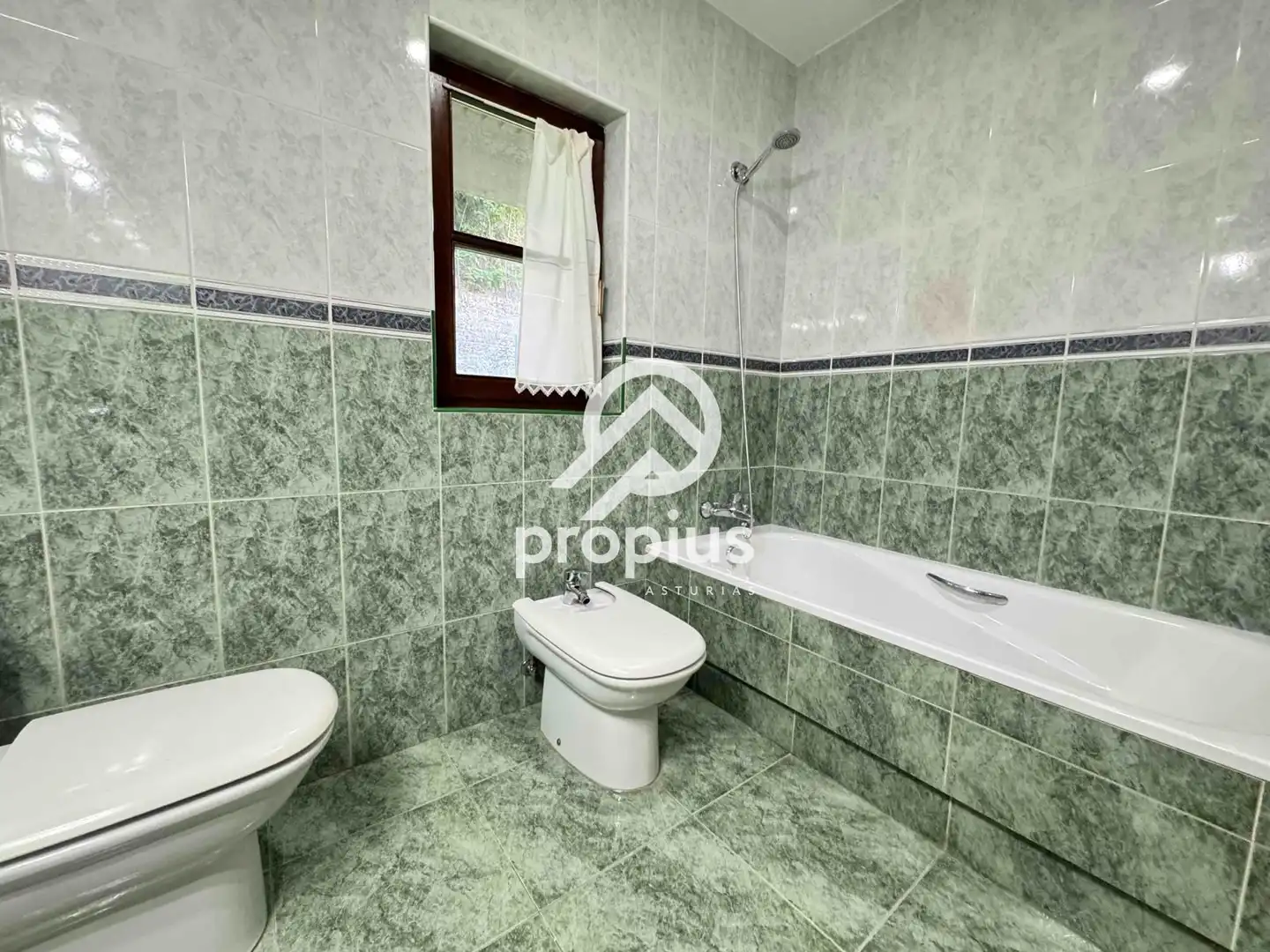 Baño de Casa adosada en venta en Piloña con Calefacción, Jardín privado y Parquet