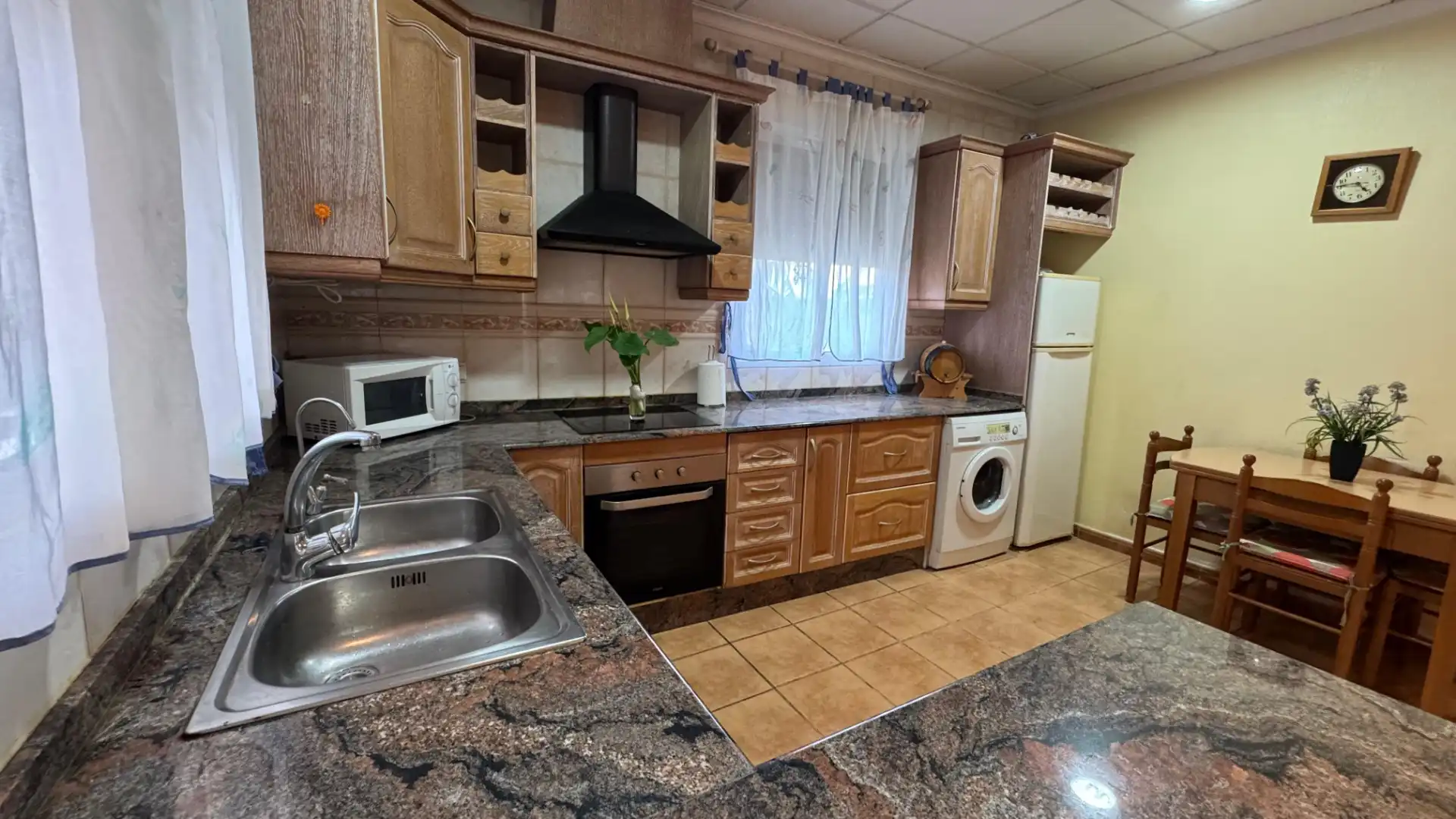 Cocina de Casa o chalet en venta en Dolores con Aire acondicionado, Jardín privado y Amueblado