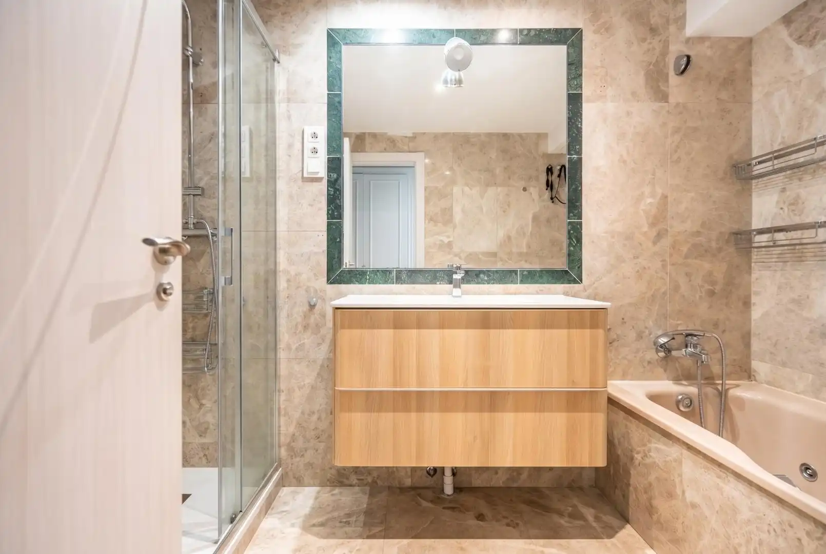 Baño de Planta baja en venta en Las Rozas de Madrid con Aire acondicionado, Calefacción y Jardín privado