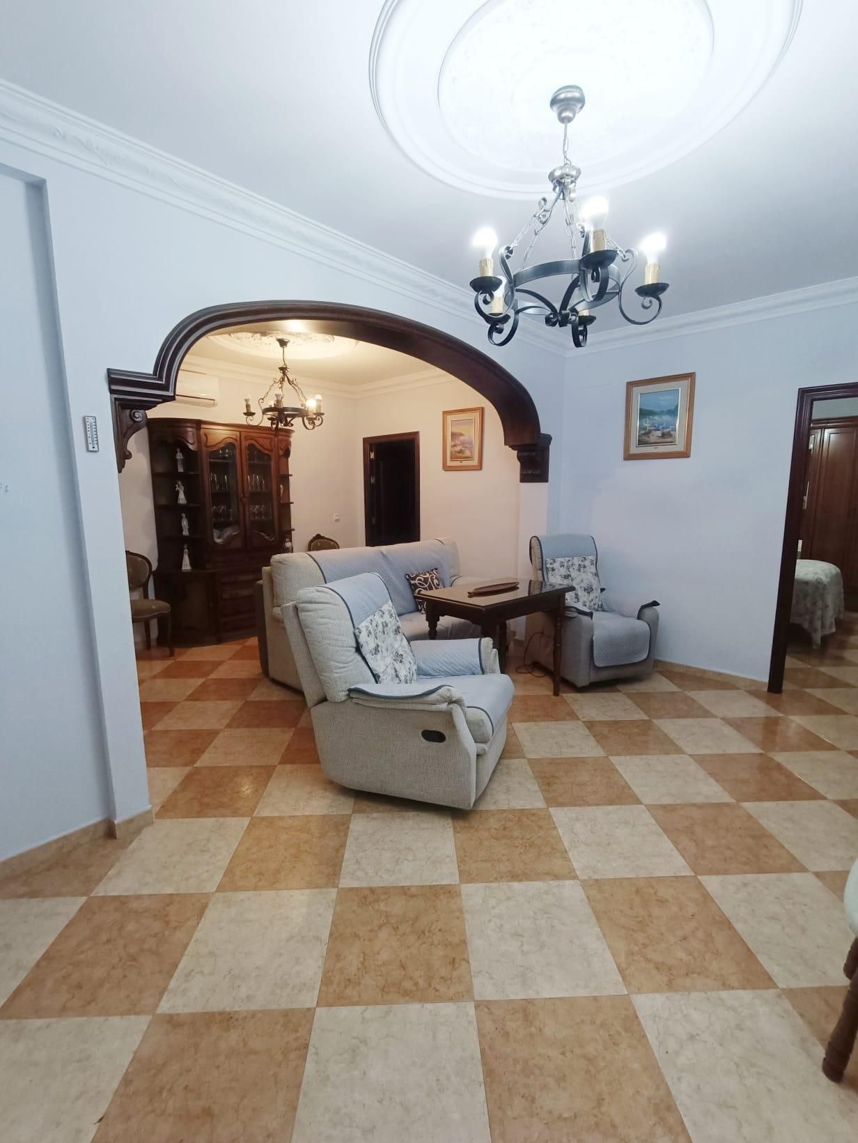 Sala d'estar de Casa o xalet en venda en Utrera amb Aire condicionat, Terrassa i Traster